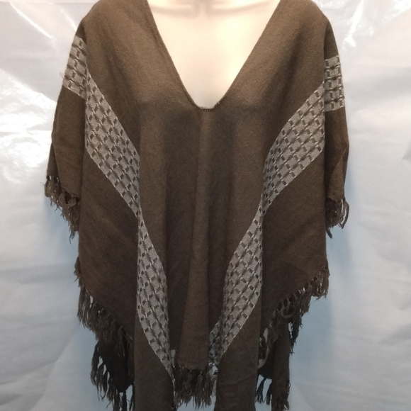 Unknown Brand Poncho, Taupe & Cream, pull over, light weight  & soft, pre-owned - Picture 1 of 4